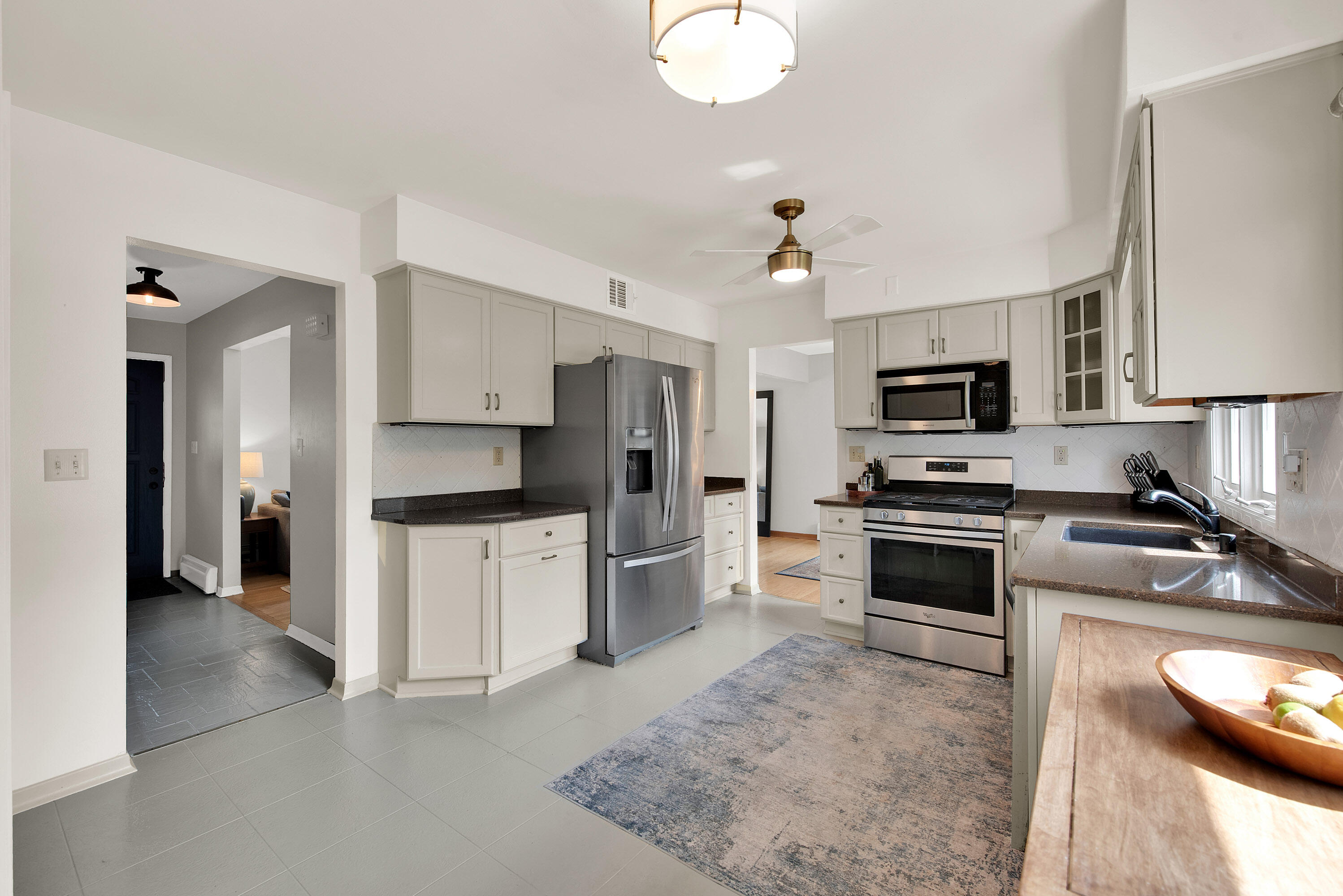 5279 South 22nd Street Milwaukee, WI 53221 - Photo 12 of 27 Kitchen