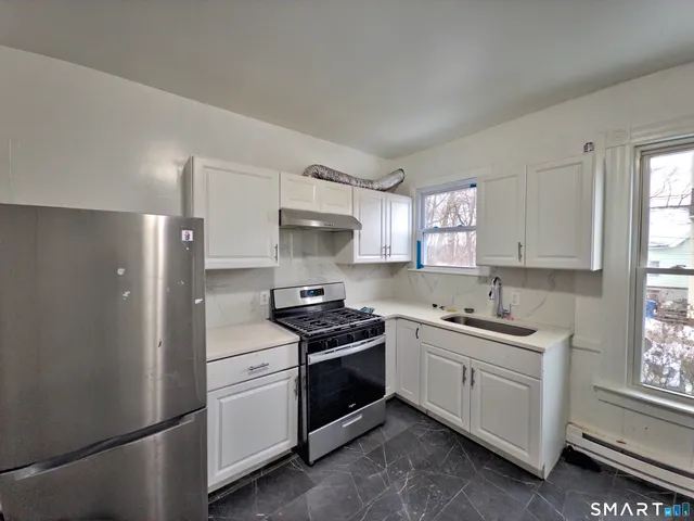 $1,900 | 64 Wood Street, Waterbury, CT 06704