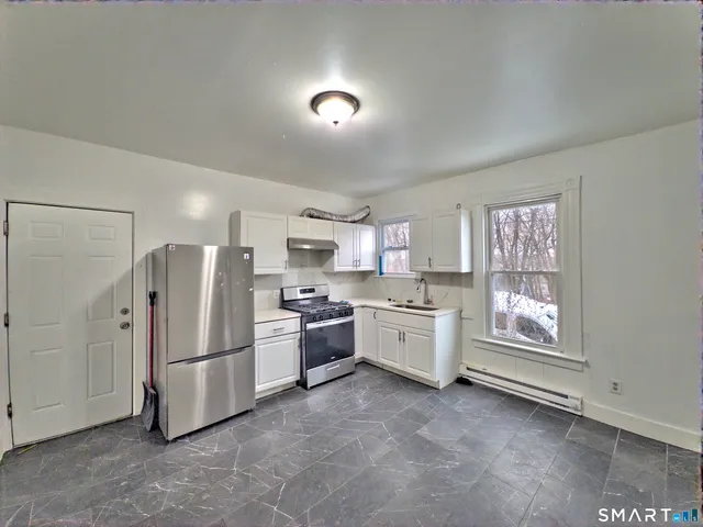 $1,900 | 64 Wood Street, Waterbury, CT 06704