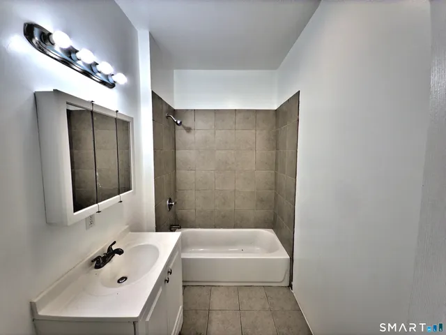 $1,900 | 64 Wood Street, Waterbury, CT 06704