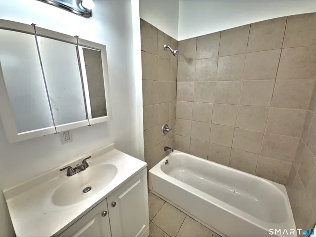 $1,900 | 64 Wood Street, Waterbury, CT 06704