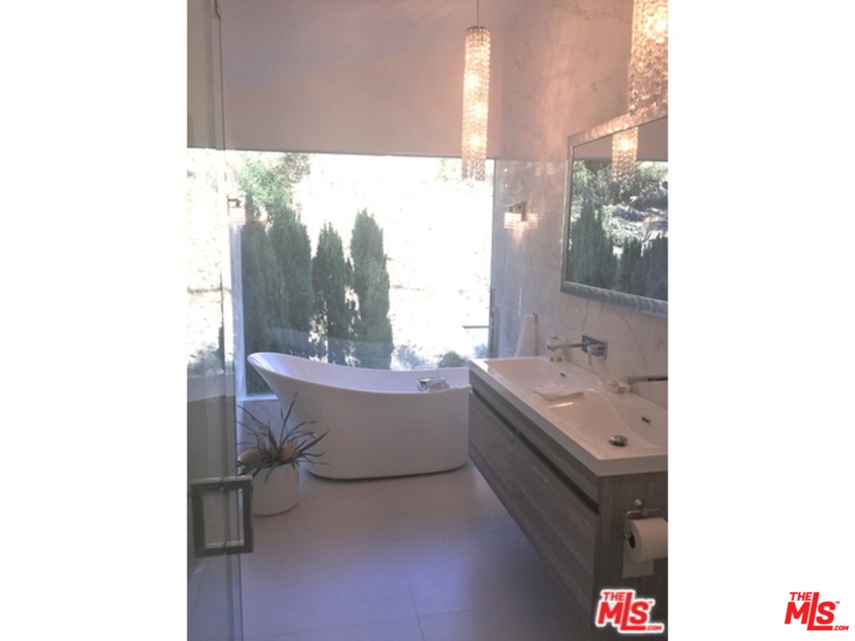 9659 Cedarbrook Drive Beverly Hills, CA 90210 - Photo 16 of 21 a bathroom with a bathtub and a sink