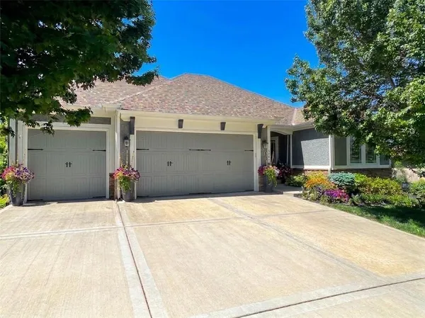 $530,000 | 5874 South National Drive, Parkville, MO 64152