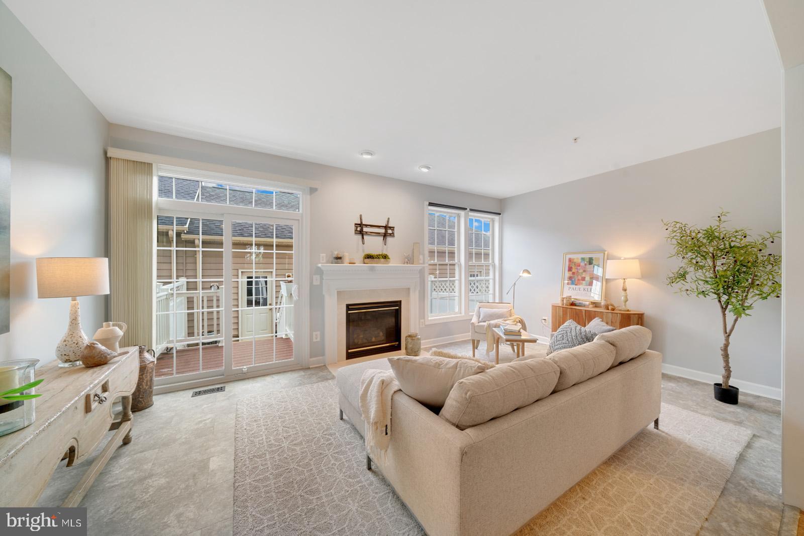 12044 Chestnut Glen Road Clarksburg, MD 20871 - Photo 12 of 52 Family room