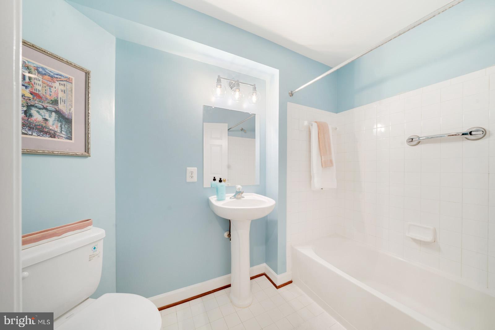 12044 Chestnut Glen Road Clarksburg, MD 20871 - Photo 36 of 52 Lower level full bathroom