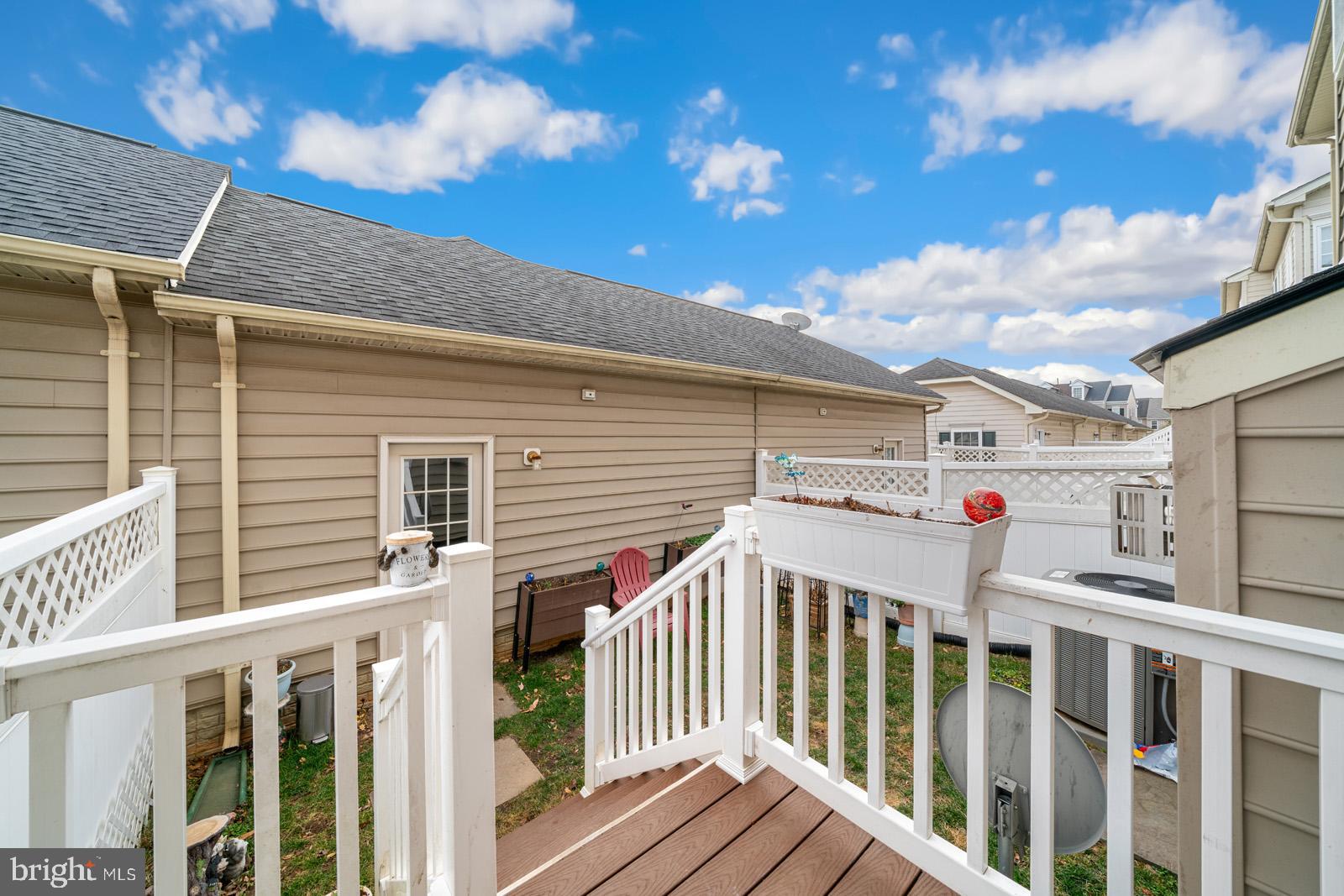 12044 Chestnut Glen Road Clarksburg, MD 20871 - Photo 39 of 52 Back deck and yard
