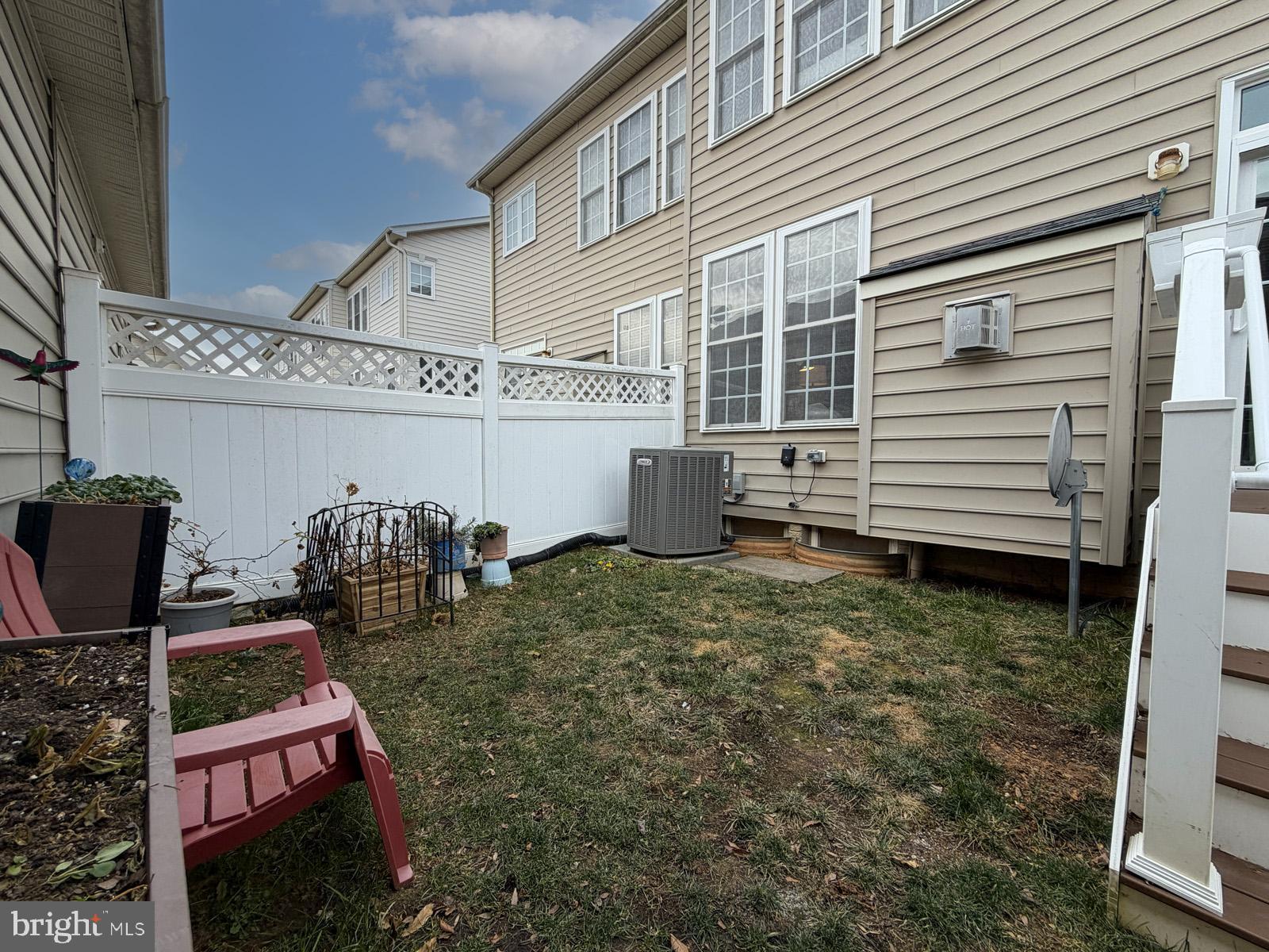 12044 Chestnut Glen Road Clarksburg, MD 20871 - Photo 40 of 52 Back yard