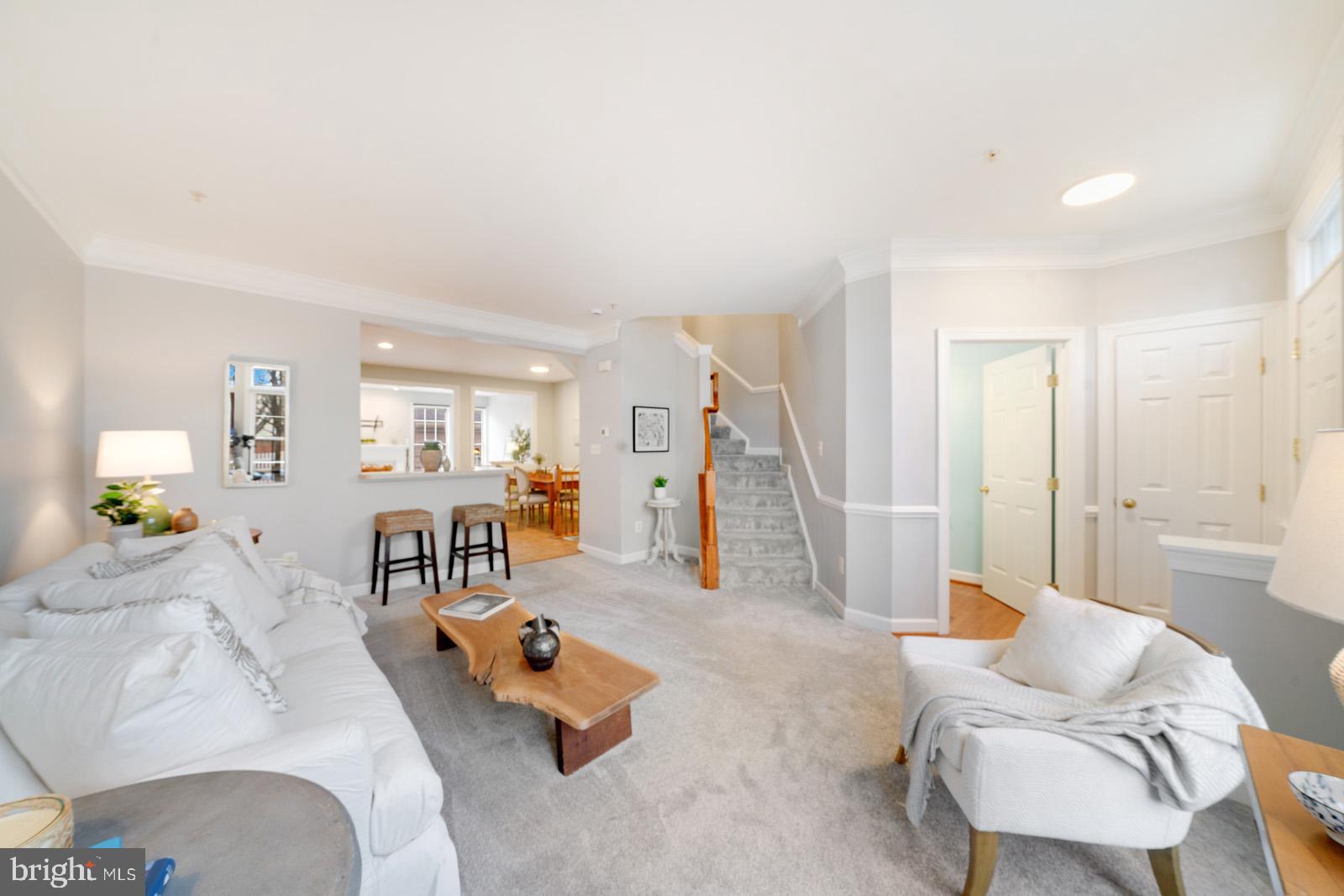 12044 Chestnut Glen Road Clarksburg, MD 20871 - Photo 5 of 52 Living room