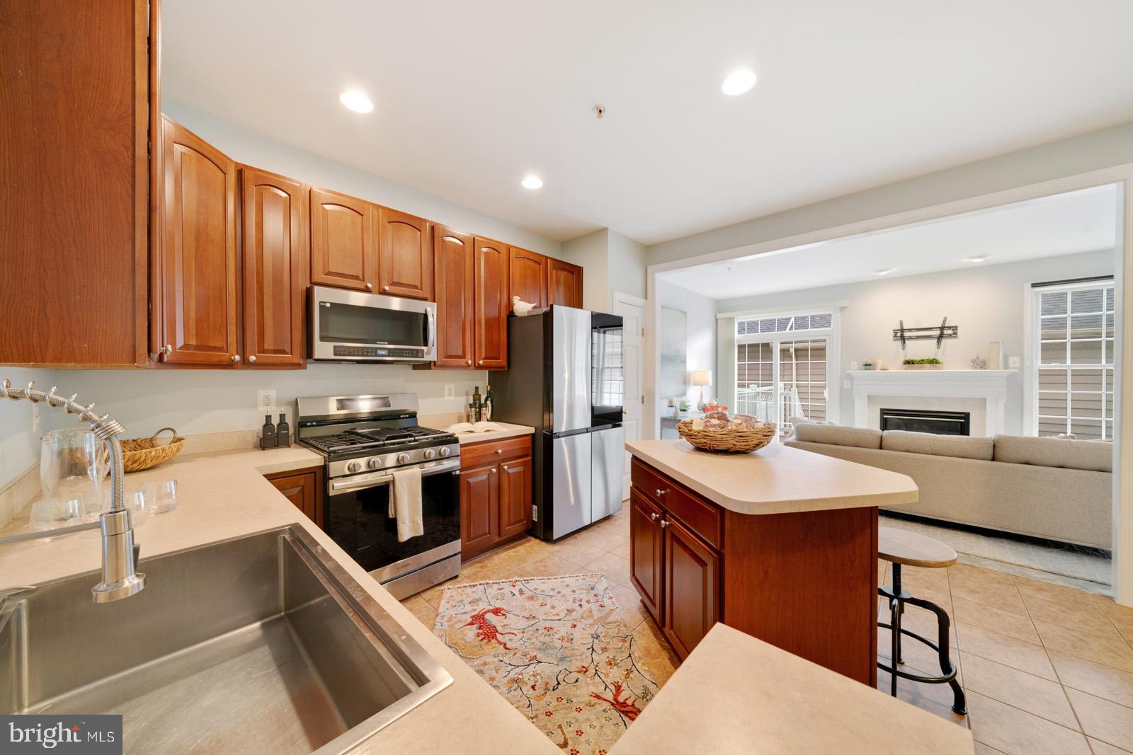 12044 Chestnut Glen Road Clarksburg, MD 20871 - Photo 7 of 52 Kitchen
