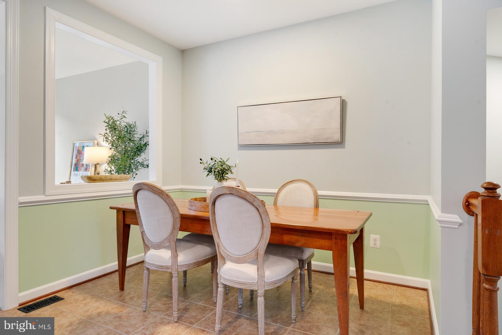 12044 Chestnut Glen Road Clarksburg, MD 20871 - Photo 10 of 52 Dining room