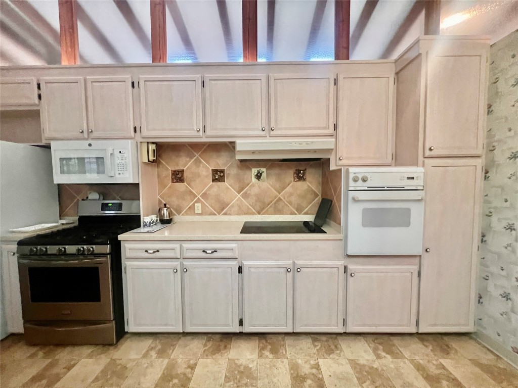 3233 Knapp Road Vestal, NY 13850 - Photo 8 of 40 Gallery Image 8