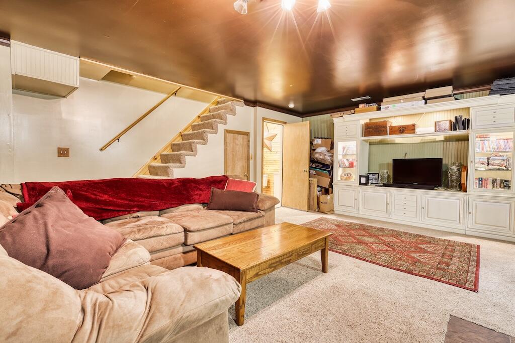 1705 Barberry Road Southeast Floyd, VA 24091 - Photo 26 of 52 a living room with furniture
