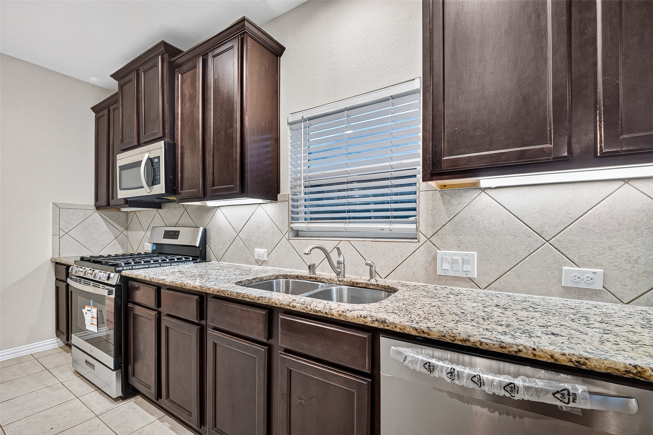 10015 Chase Court Baytown, TX 77521 - Photo 17 of 49