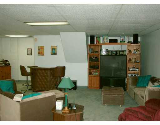 291 Frankfort Springs Road Georgetown, PA 15043 - Photo 3 of 6 Den/Family/Great Room.