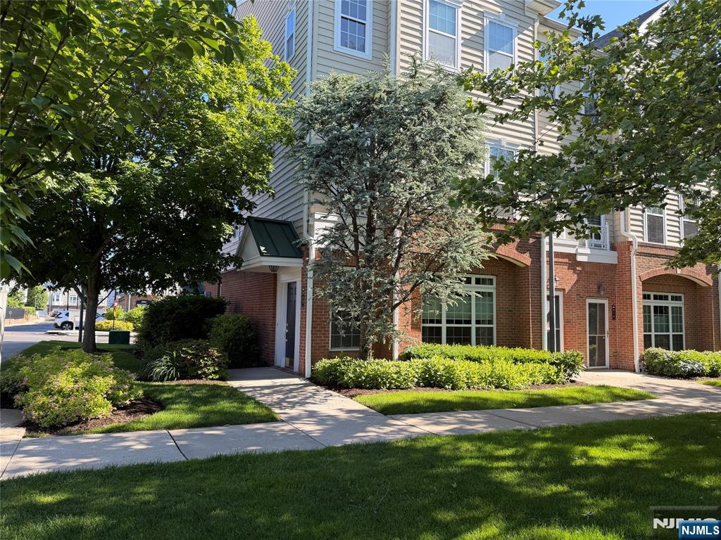 815 Deluca Road, Unit 815 Belleville, NJ 07109 - Photo 1 of 4
