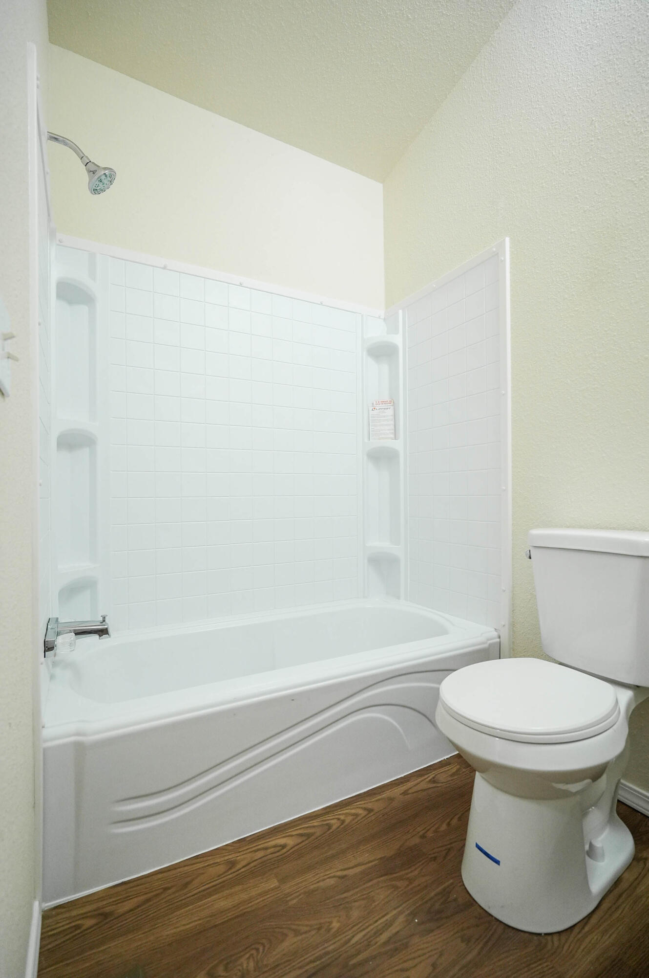 25016 Drews Road Chiloquin, OR 97624 - Photo 30 of 54 a bathroom with a toilet and a bath tub