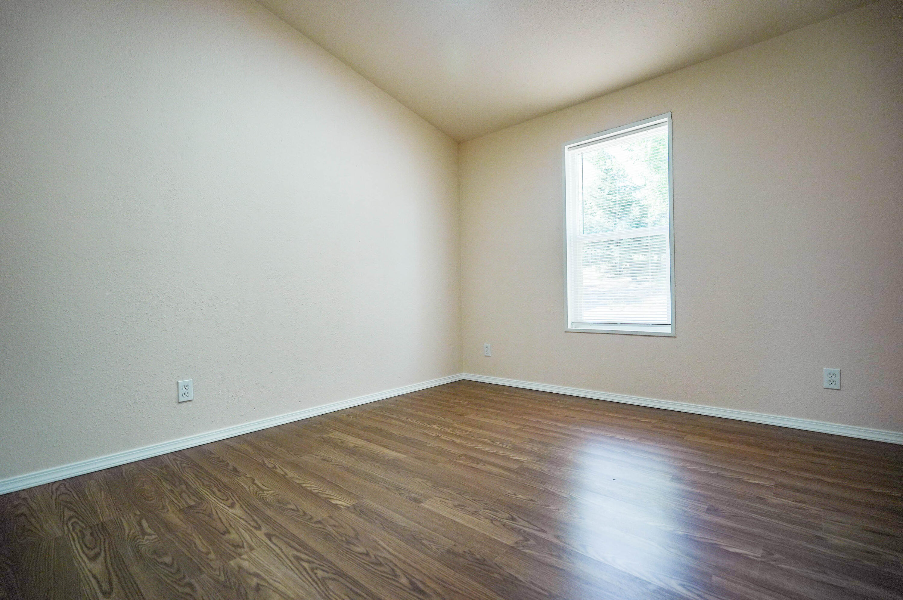25016 Drews Road Chiloquin, OR 97624 - Photo 33 of 54 an empty room with wooden floor and windows