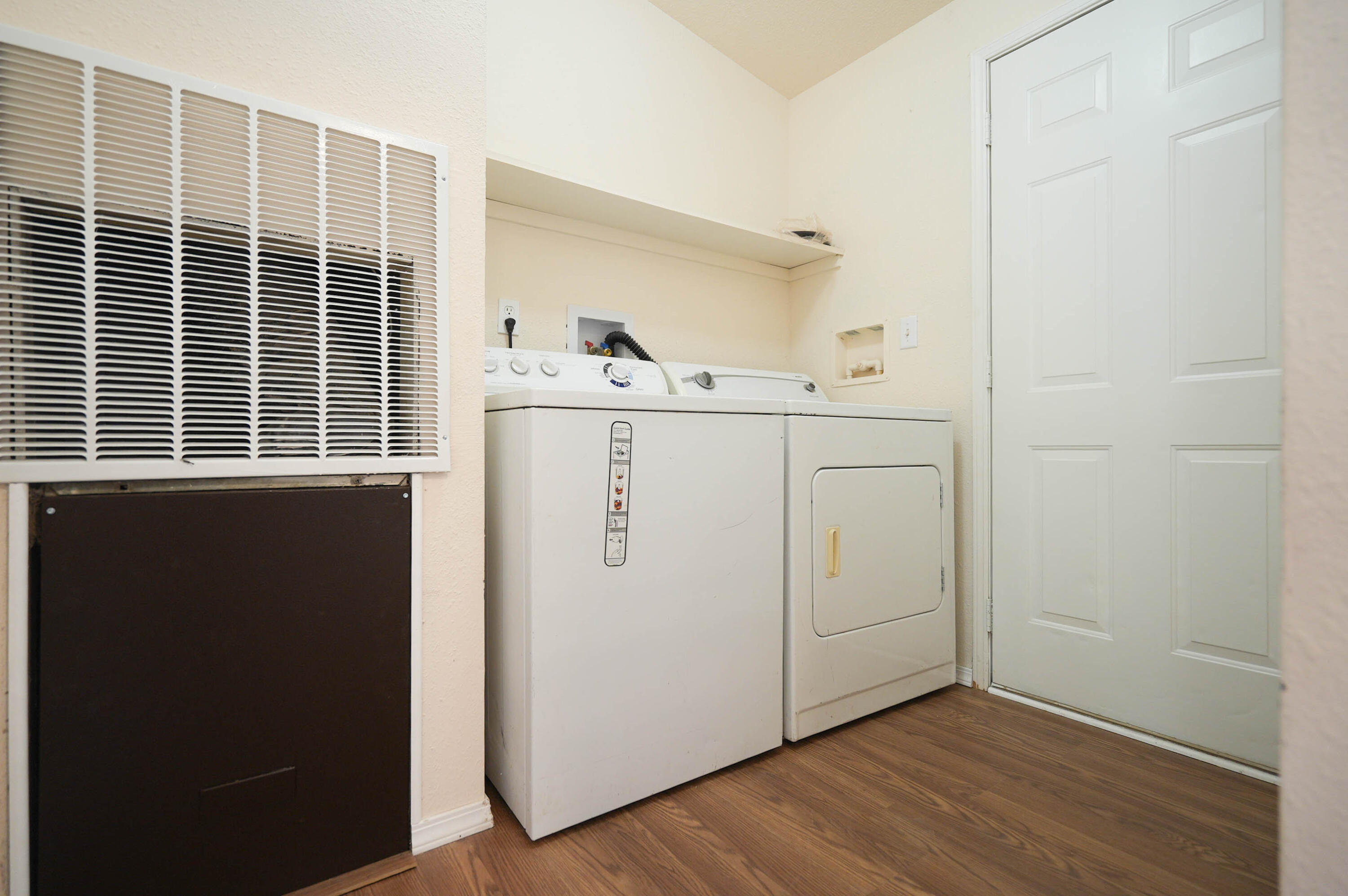 25016 Drews Road Chiloquin, OR 97624 - Photo 36 of 54 a utility room with dryer and washer