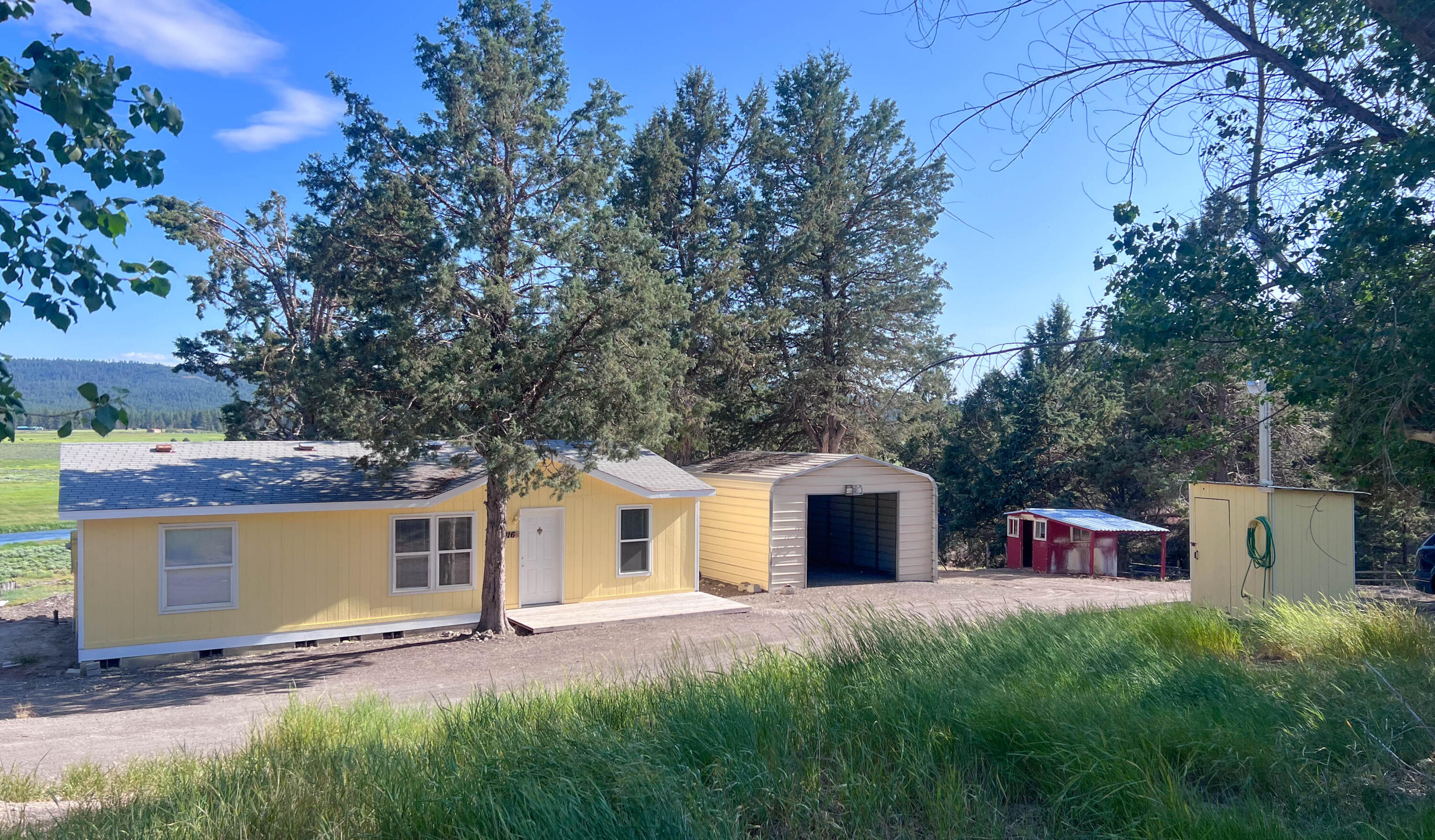 25016 Drews Road Chiloquin, OR 97624 - Photo 4 of 54 a front view of a house with a yard