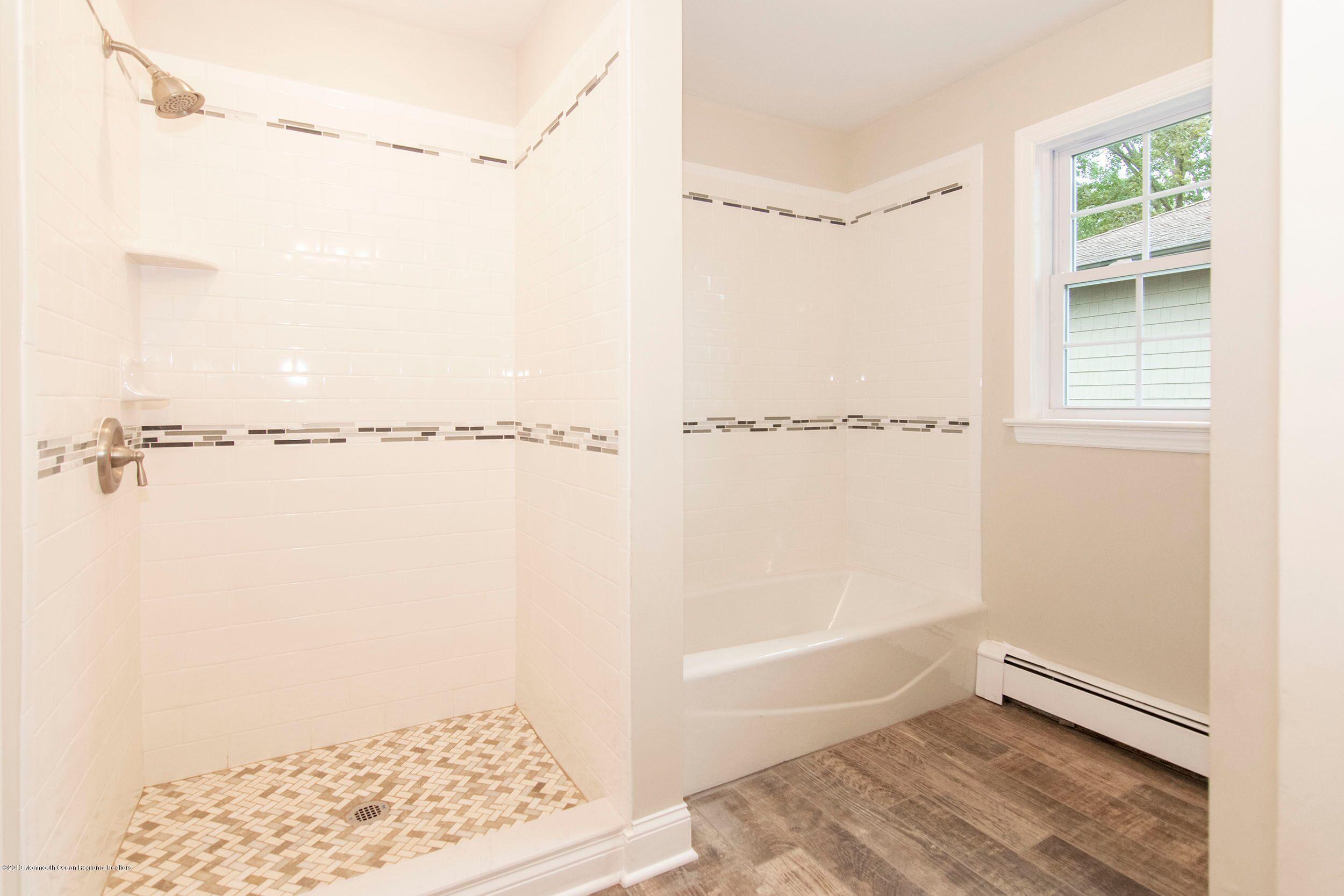 654 Thoroughfare Road Brick, NJ 08724 - Photo 9 of 17 a view of bathroom
