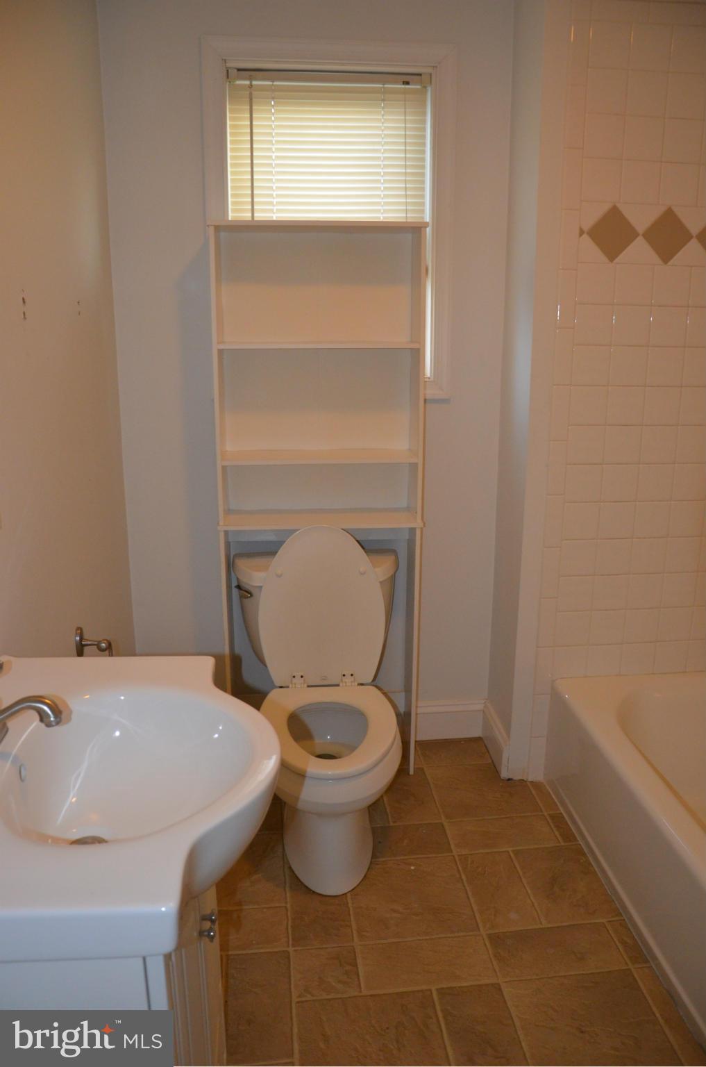 3920 Inner Circle Baltimore, MD 21225 - Photo 14 of 17 Bath
