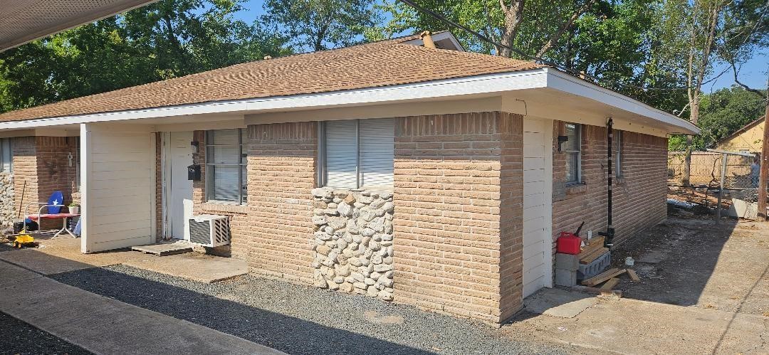 7525 Bauman Road Houston, TX 77022 - Photo 3 of 9 a view of a house with a garage