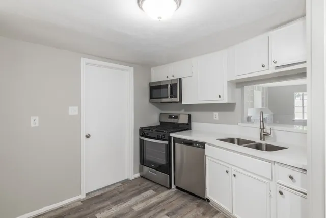 $219,900 | 155 Coach Lamp Lane, Houston, TX 77060