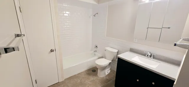 $1,600 | 318 West Naperville Road, Unit 8, Westmont, IL 60559