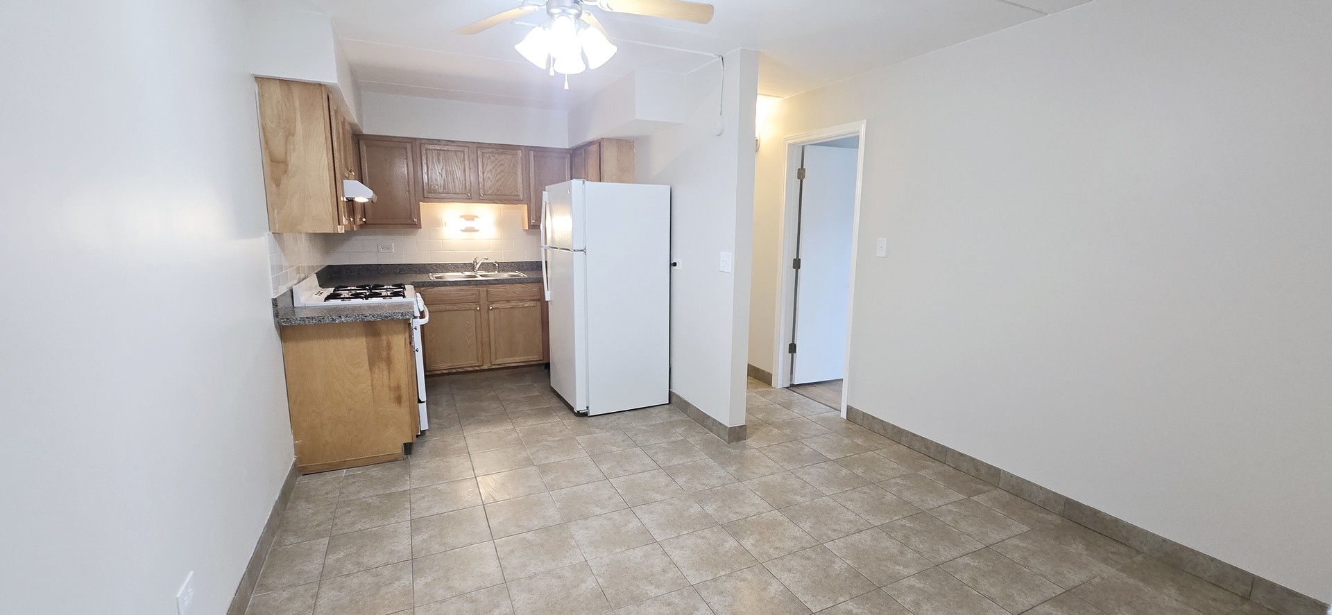 318 West Naperville Road, Unit 8 Westmont, IL 60559 - Photo 5 of 15