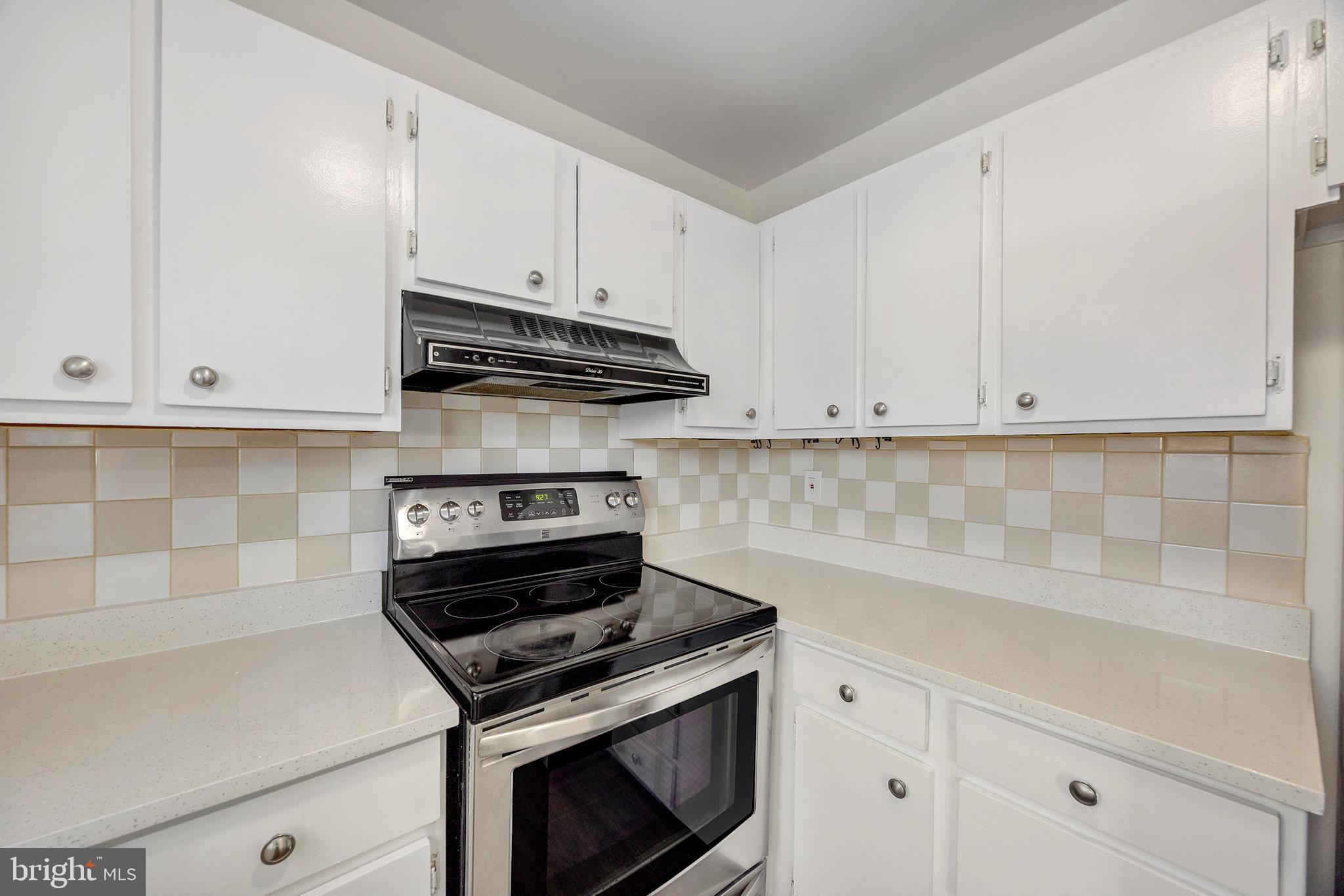 7662 Sherlock Court Pasadena, MD 21122 - Photo 3 of 32