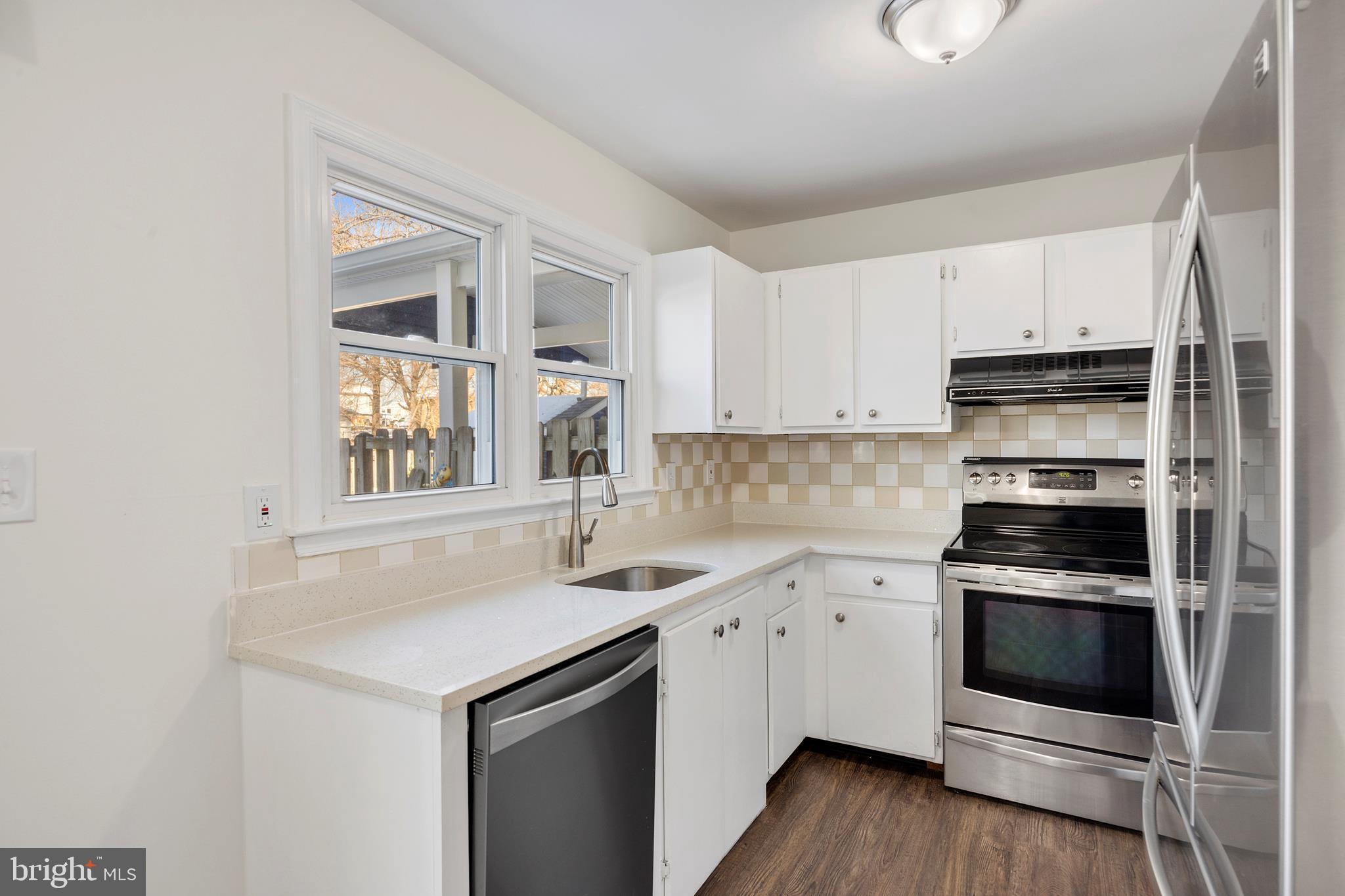 7662 Sherlock Court Pasadena, MD 21122 - Photo 4 of 32