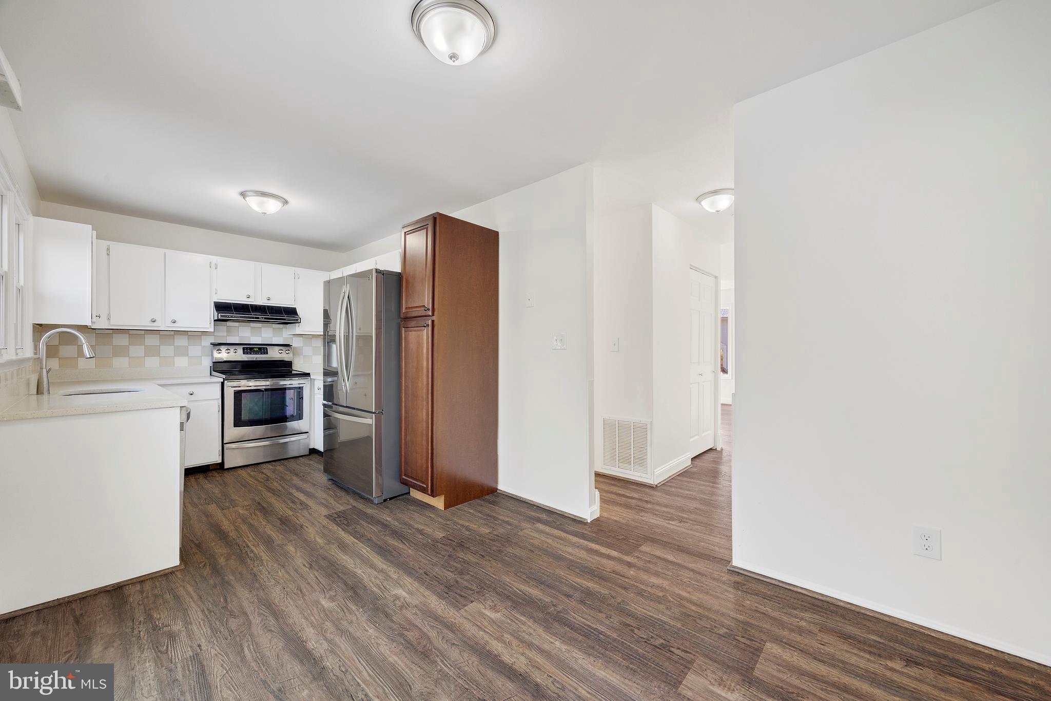 7662 Sherlock Court Pasadena, MD 21122 - Photo 7 of 32