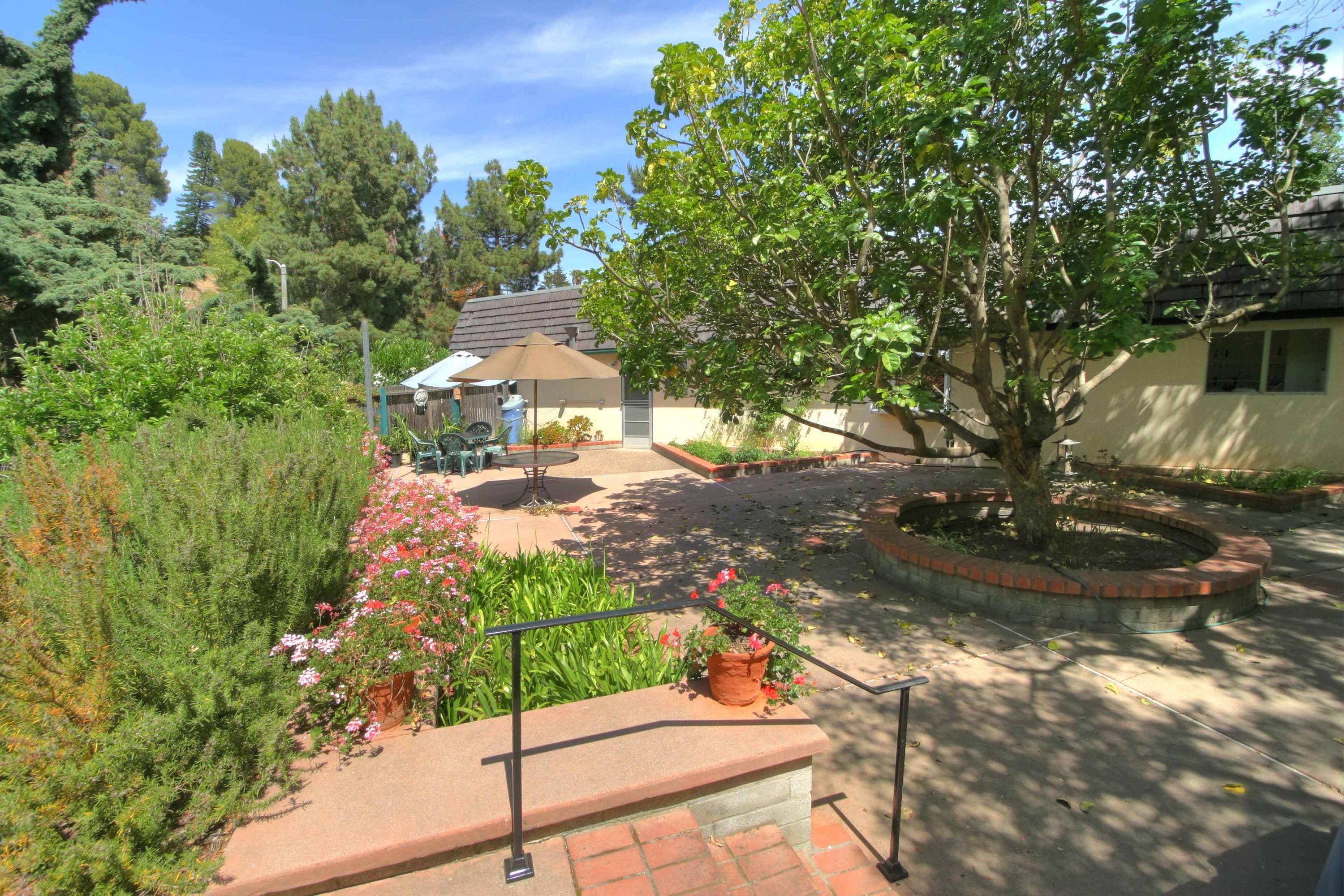 3739 Foothill Road Santa Barbara, CA 93105 - Photo 9 of 20 8081_SidePatio72dpiRESZ