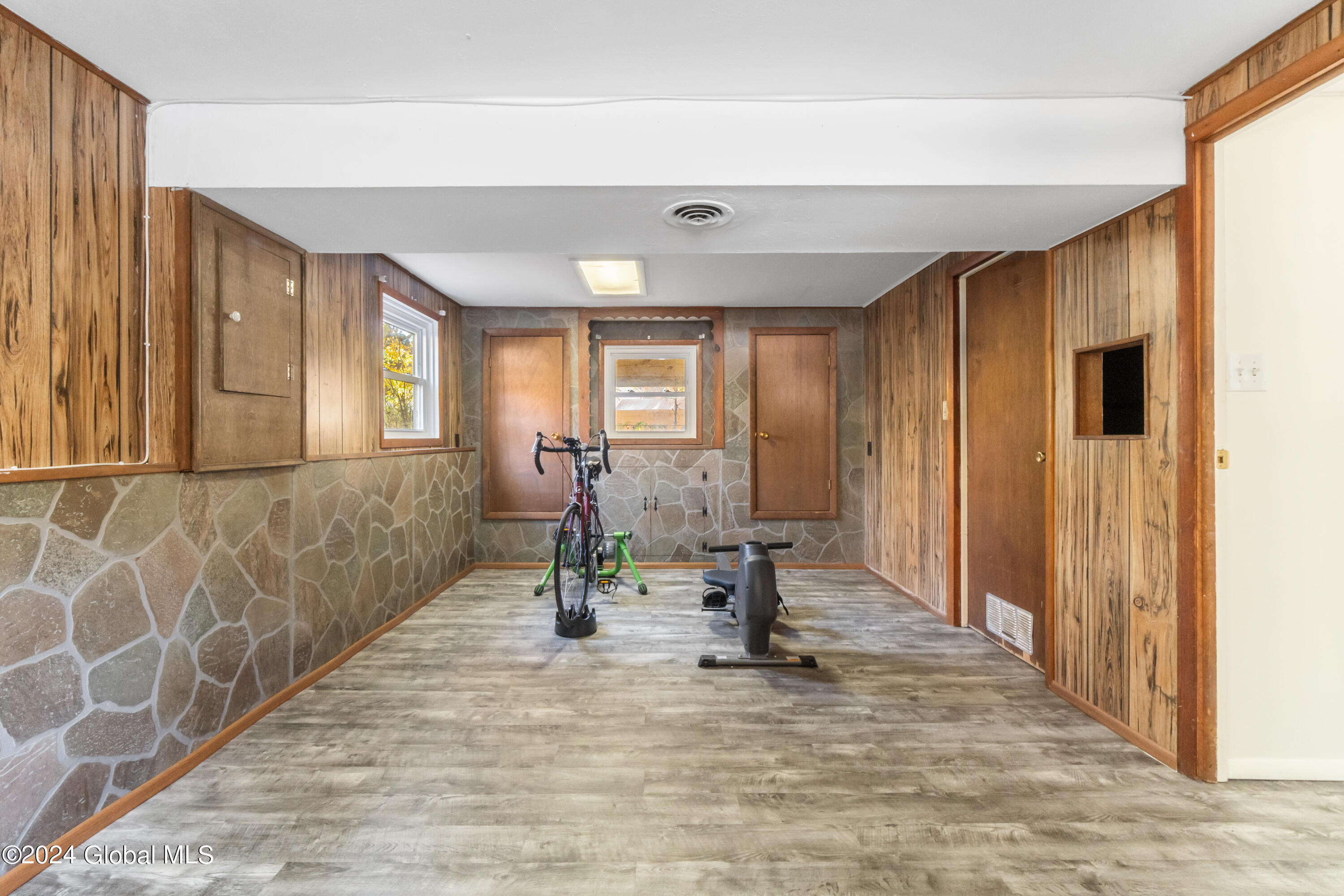 6 Surrey Lane Milton, NY 12020 - Photo 20 of 31 35-DSC00951