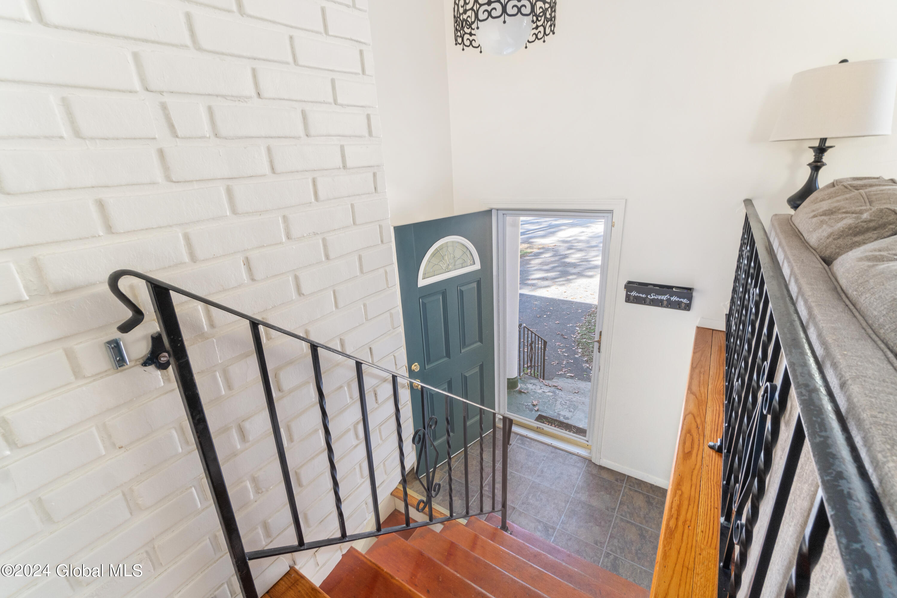 6 Surrey Lane Milton, NY 12020 - Photo 3 of 31 17-DSC00913