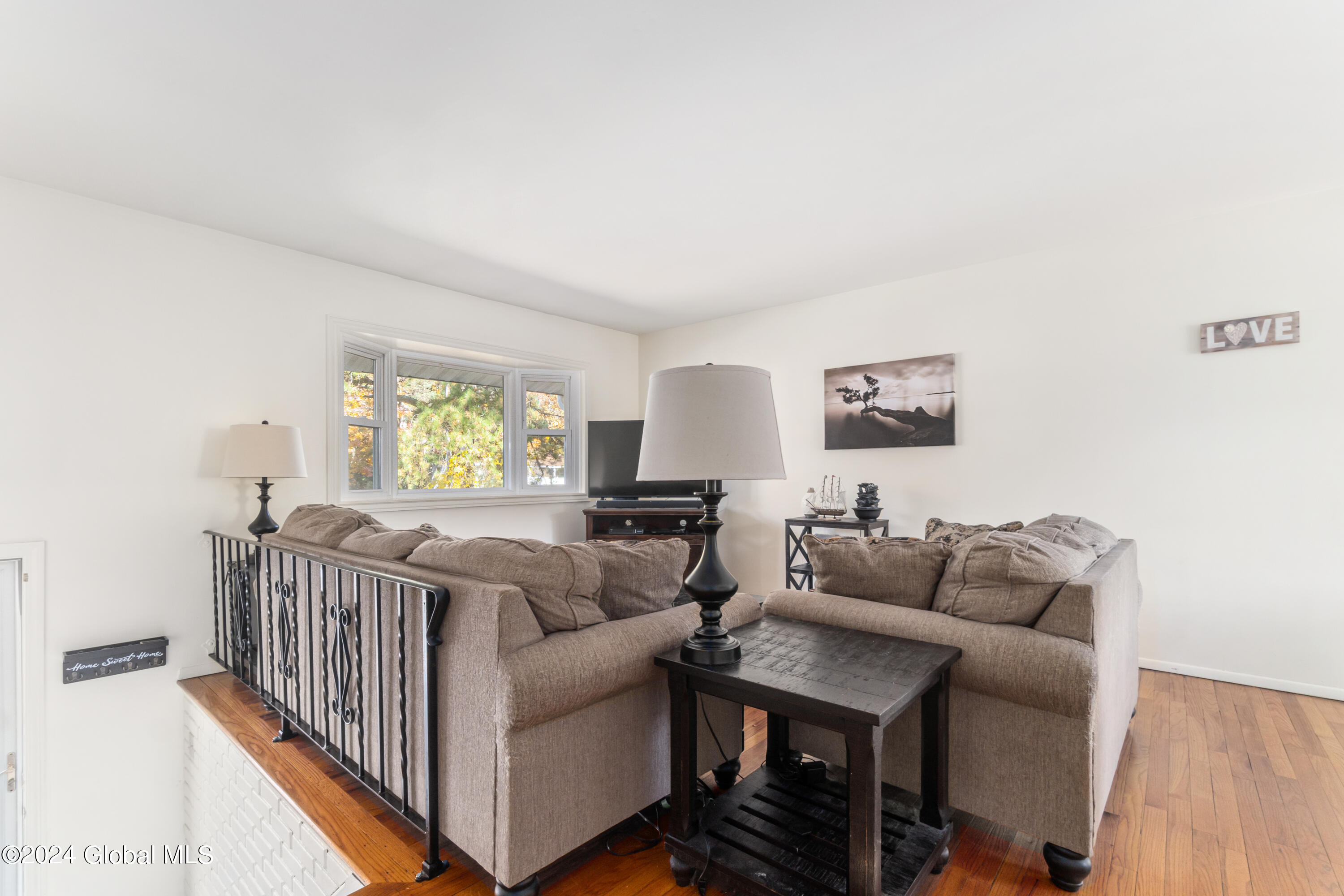 6 Surrey Lane Milton, NY 12020 - Photo 4 of 31 18-DSC00917