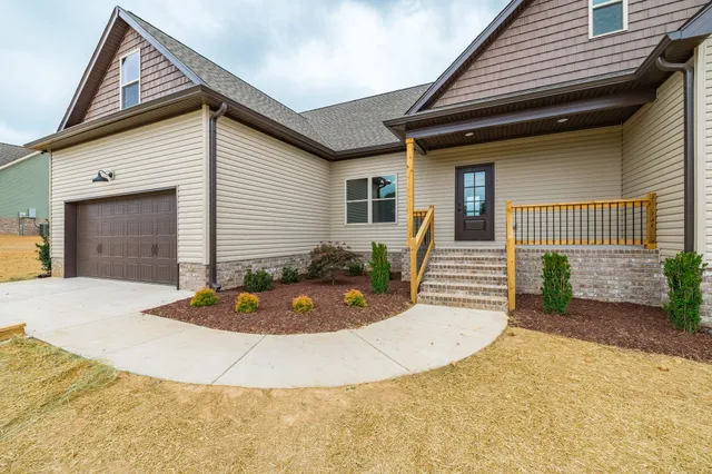 a view of a house with backyard and windows
