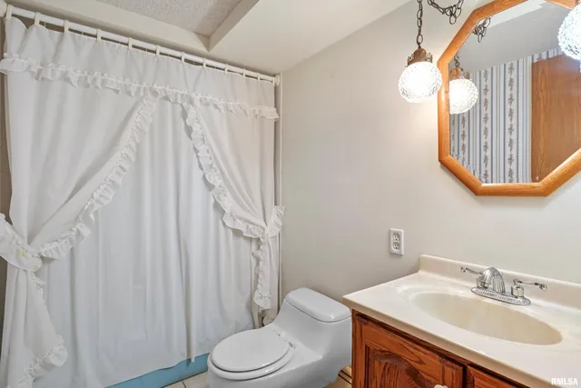 $259,900 | 114 South Blair Street, Virden, IL 62690