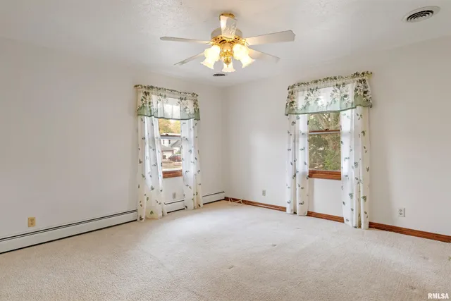 $259,900 | 114 South Blair Street, Virden, IL 62690