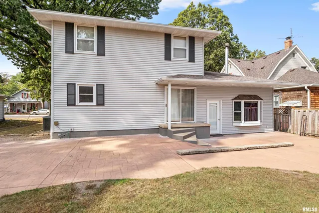 $259,900 | 114 South Blair Street, Virden, IL 62690