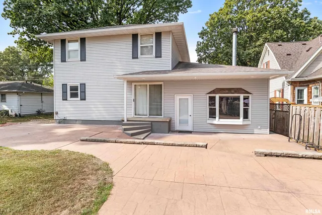 $259,900 | 114 South Blair Street, Virden, IL 62690