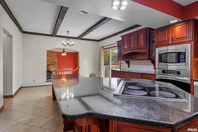 $259,900 | 114 South Blair Street, Virden, IL 62690