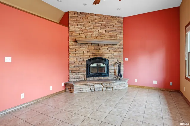 $259,900 | 114 South Blair Street, Virden, IL 62690