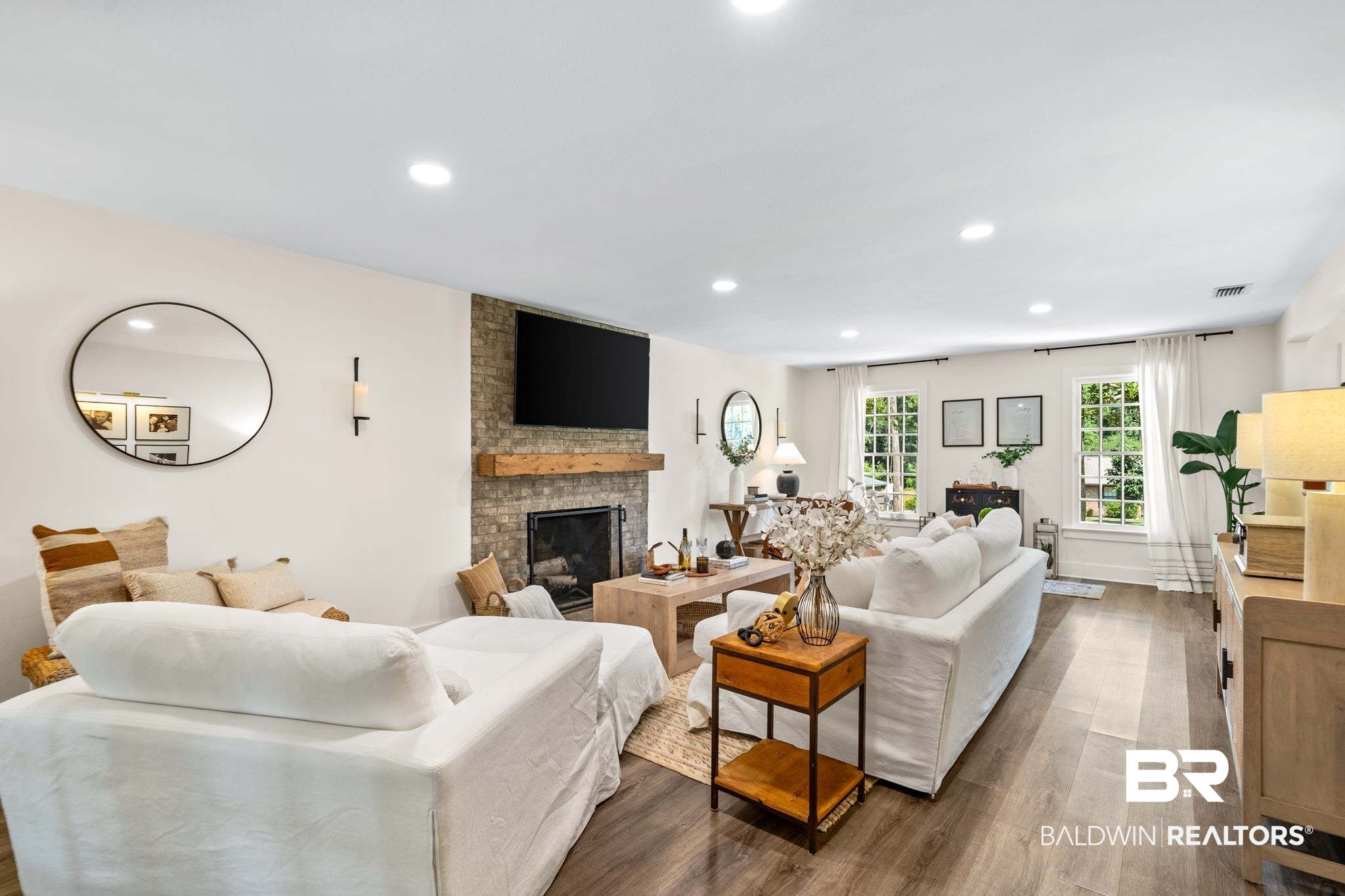 122 Ridgewood Drive Daphne, AL 36526 - Photo 10 of 53 Living Room