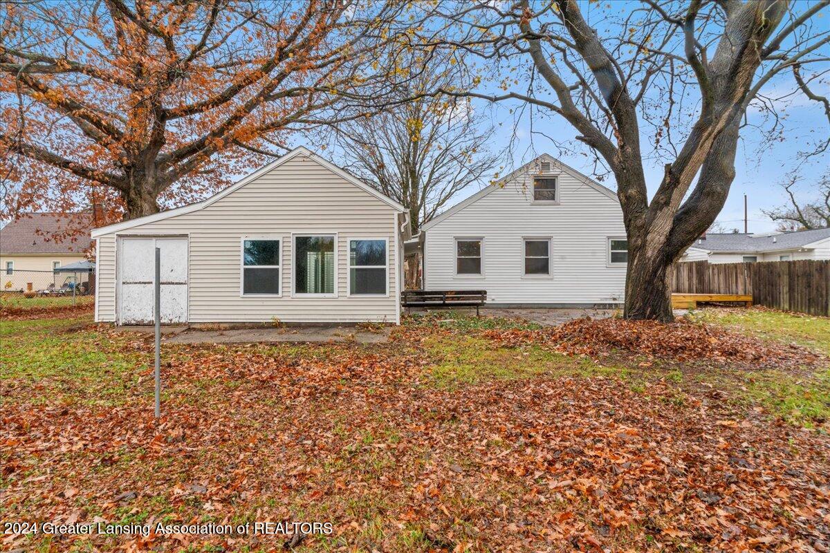 615 Clement Road Lansing, MI 48917 - Photo 24 of 33 28-Media Jett - 17