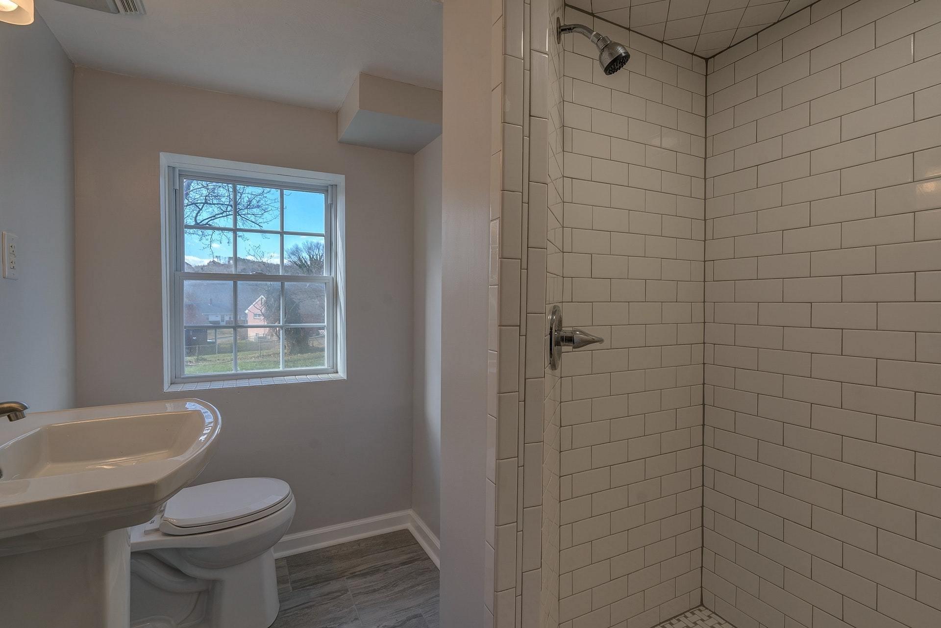 1027 Estates Road Southeast Roanoke, VA 24014 - Photo 22 of 29 Downstairs Full Bath
