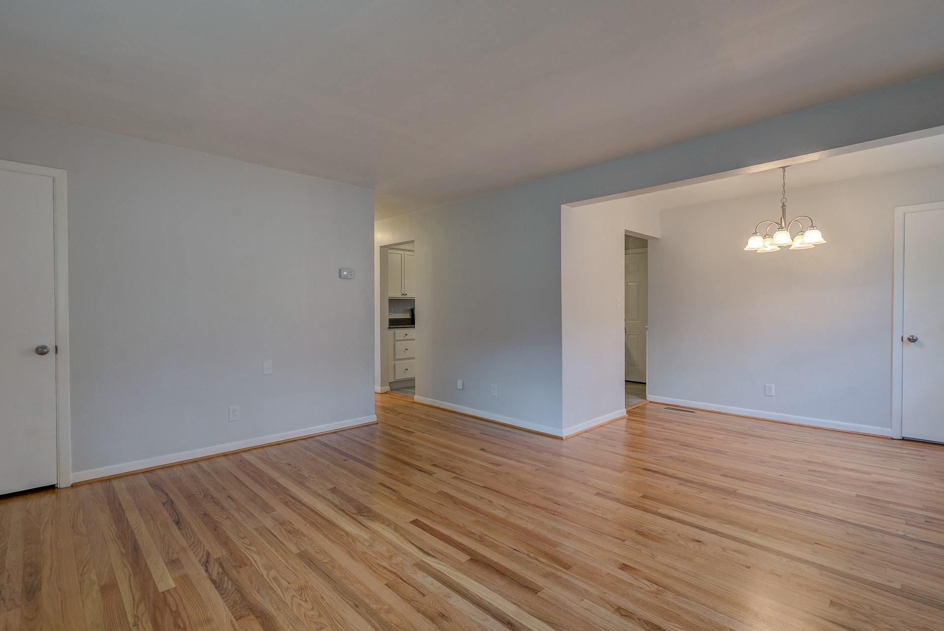1027 Estates Road Southeast Roanoke, VA 24014 - Photo 5 of 29 Living Room - 3