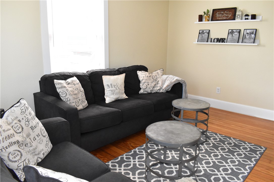 27 Crossway Road Cranston, RI 02910 - Photo 4 of 26