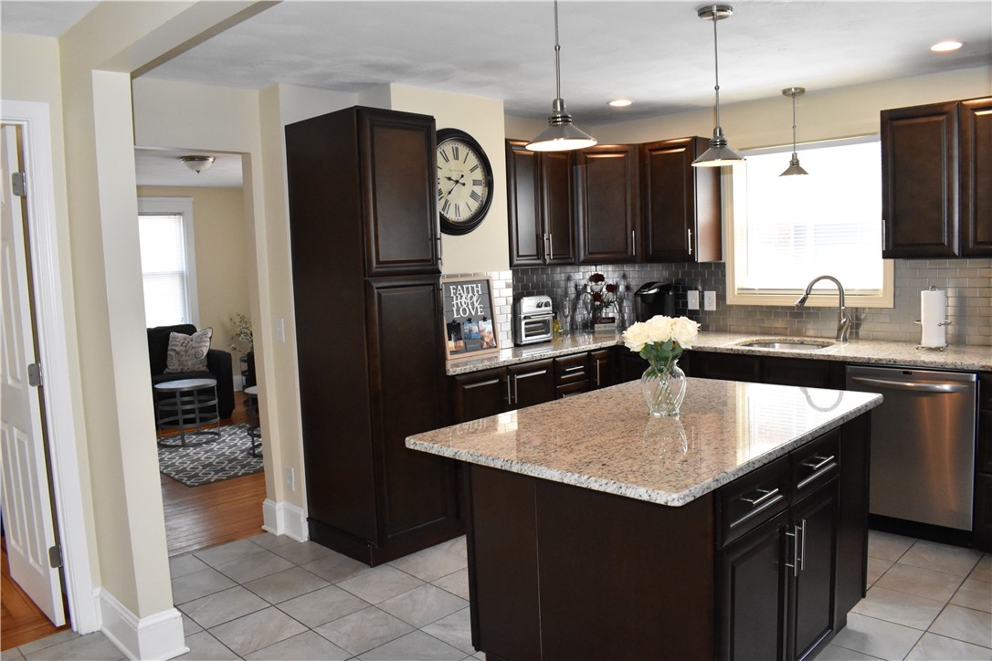 27 Crossway Road Cranston, RI 02910 - Photo 8 of 26
