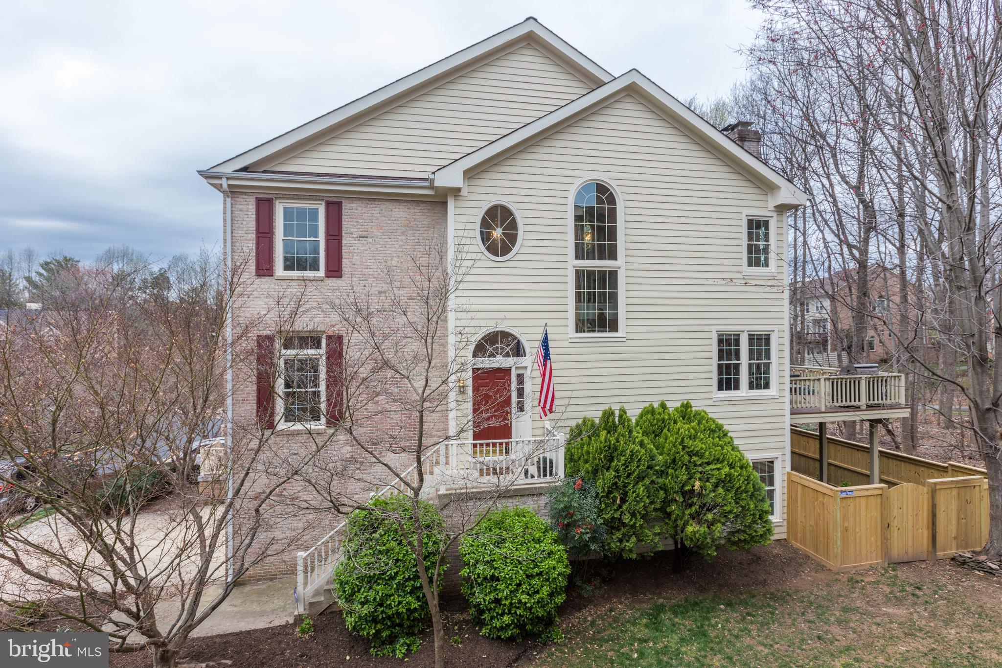 1369 Heritage Oak Way Reston, VA 20194 - Photo 3 of 48